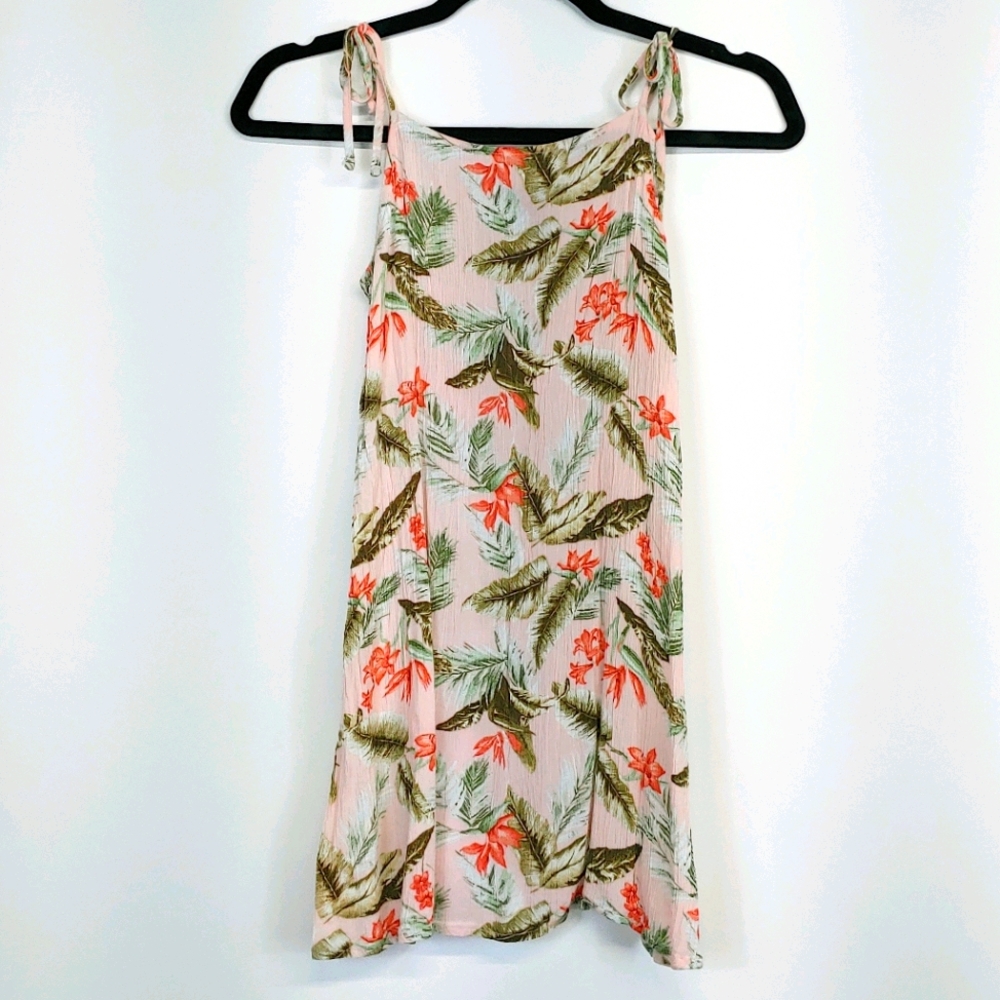 SEE NEW LISTING Forever 21 Sleeveless Floral Tank Top Size Small - Picture 1 of 5